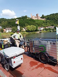 Fähre in Stadtprotzelten